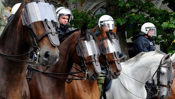 Eine Reiterstaffel der Polizei (Archivfoto vom 19.09.2010). © picture alliance / dpa Foto: Fabian Bimmer