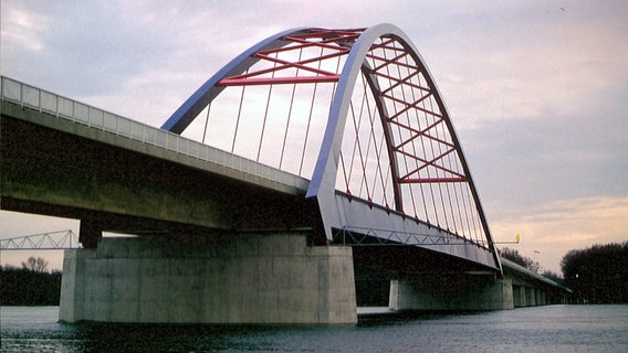 Elbbrücke bei Dömitz © Horst Niemeyer Foto: Horst Niemeyer