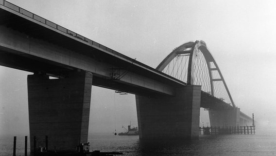 Die Fehmarnsundbrücke in den 1960er-Jahren © picture alliance/United Archives Foto: Siegfried Pilz