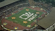 Die Fußball-Weltmeisterschaft 1974 in Deutschland wird am 13. Juni im ausverkauften Frankfurter Waldstadion feierlich eröffnet. © picture-alliance/ dpa 