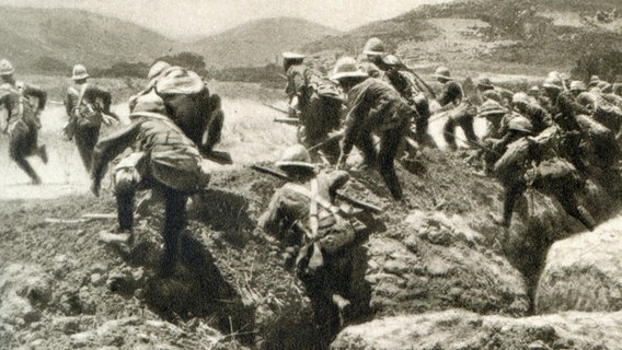 Britische Soldaten bei der Schlacht von Gallipoli 1915. © picture alliance / ChezOC/Shotshop Foto: ChezOC