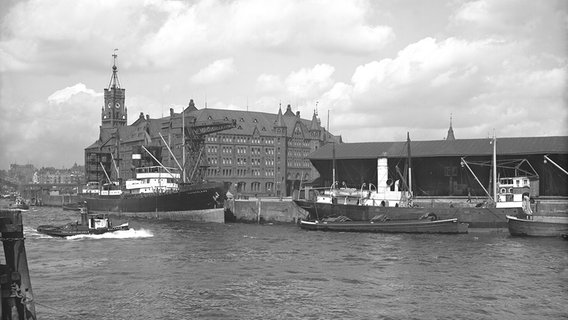 Der Kaiserspeicher (1875-1963) im Hamburger Hafen © HHLA Foto: Gustav Werbeck