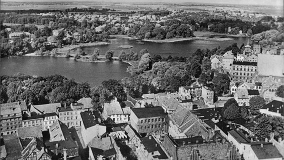 Stralsund, Blick vom Kirchturm St. Marien auf Teich © picture-alliance / arkivi 