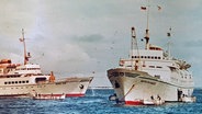 Die erste "Wappen von Hamburg" (gebaut 1955) beim Ausbooten vor Helgoland © Hadag Archiv 