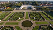 Das Schloss Herrenhausen und der Große Garten der Herrenhäuser Gärten in Hannover aus der Vogelperspektive. © picture alliance / dpa Foto: Julian Stratenschulte