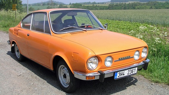 Ein Skoda 110 R, 1977 © Luboš Balcar, CC BY 3.0 <https://creativecommons.org/licenses/by/3.0>, via Wikimedia Commons 