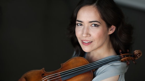 Viviane Hagner mit Geige © Timm Kölln 