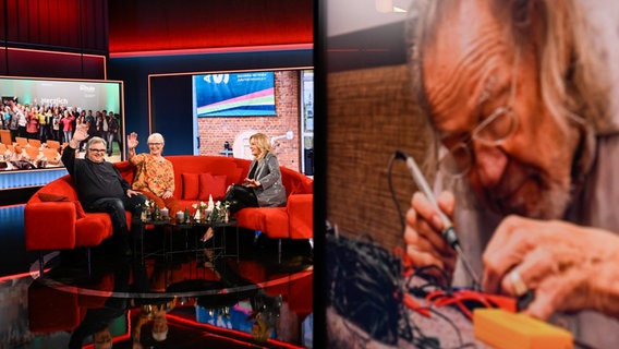 Michael und Hilka Ott und Bettina Tietjen auf dem Roten Sofa © NDR Foto: Markus Hertrich