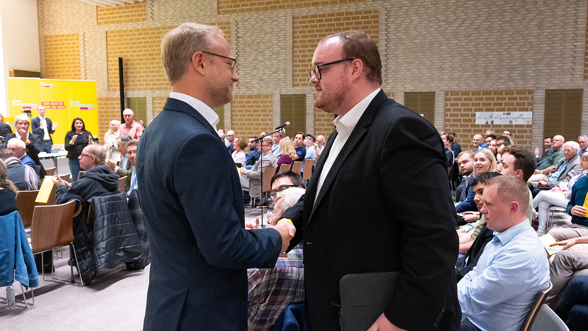 FDP-Parteitag in Hamburg: Ein Handschlag, aber kein Frieden