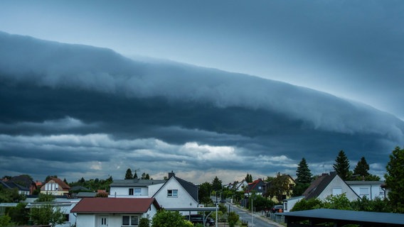 Dunkle Gewitterwolken über Stralsund. © NDR Foto: Hartmut Heidreich aus Stralsund