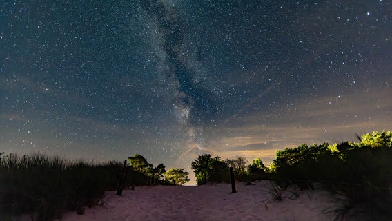 Polarlichter und Sternenhimmel © NDR Foto: Klaus Haase aus dem Ostseebad Prerow