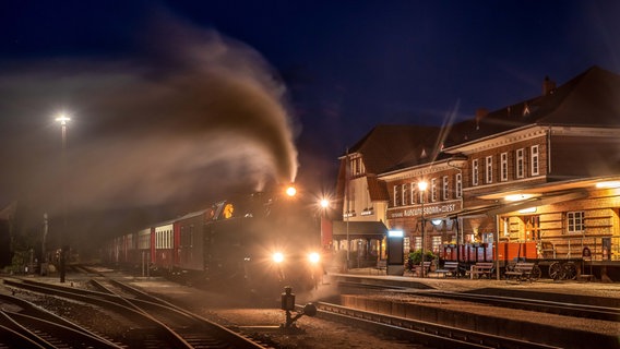 Die Molli in Kühlungsborn an frühen Morgenstünden. © NDR Foto: Jens Ernst aus Tangermünde