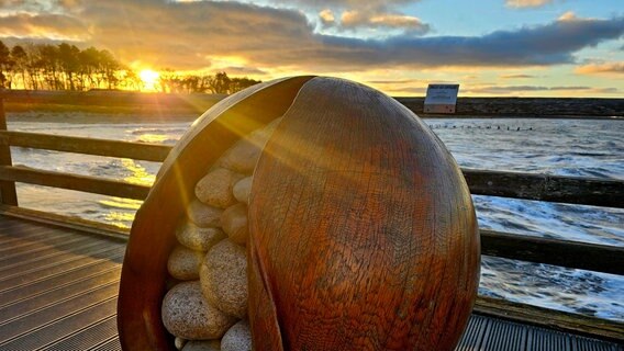 Sonnenuntergang auf der Seebrücke in Zingst © NDR Foto: Cornelia Behring aus Stralsund