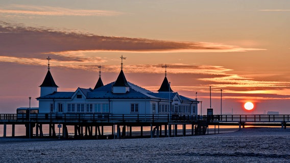 Warnemünde bei Sonnenaufgang. © NDR Foto: Axel Plate aus Stralsund