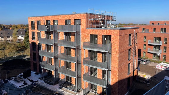 Auf der Baustelle eines Holzhochhauses in Norderstedt. © NDR Foto: Frank Hajasch