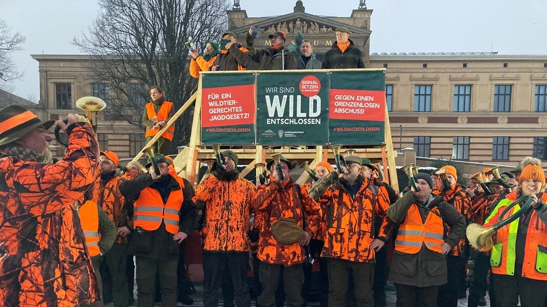 Jäger demonstrieren in Schwerin.