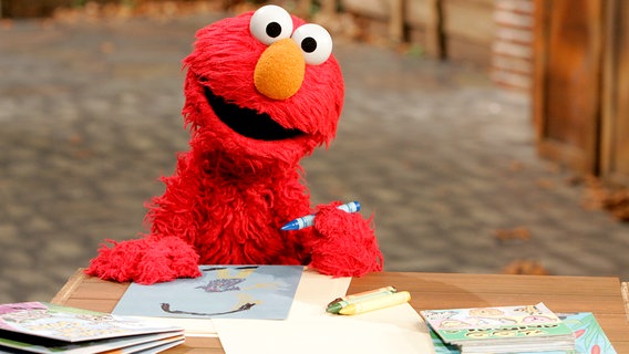 Elmo malt © 2004 Sesame Workshop 