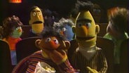 Ernie und Bert sitzen im Kino © NDR 