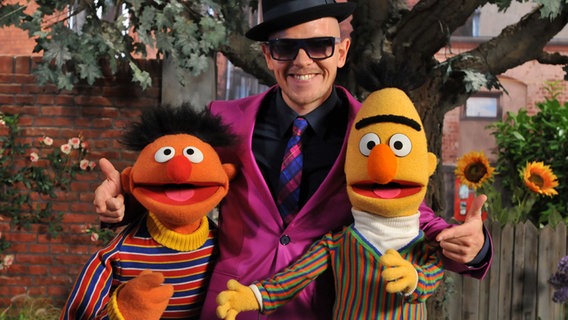 Jan Delay mit Ernie und Bert © NDR / Uwe Ernst 