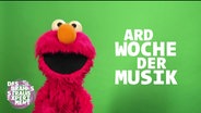 Elmo vor grünem Hintergrund und Schriftzug: ARD Woche der Musik © Sesame Workshop 2024 