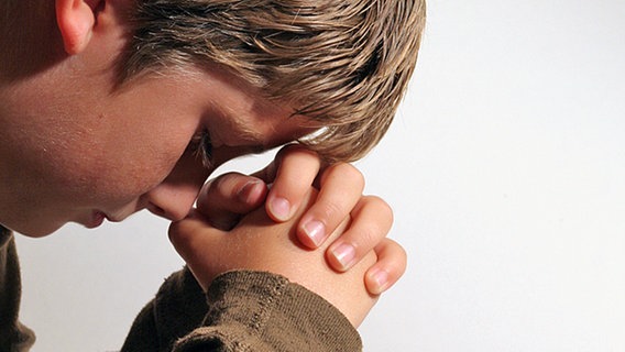 Junge beim Beten © Fotolia 