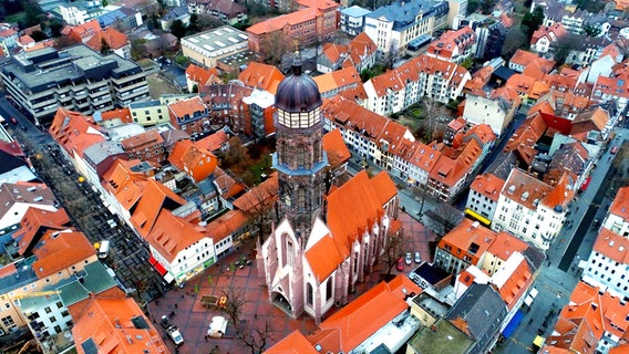 Die St. Jacobi-Kirche in Göttingen aus der Luft. © Kirche im NDR Foto: Jürgen Gutowski