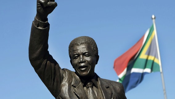 Statue von Nelson Mandela in Südafrika. © picture alliance / dpa | Foto: Nic Bothma