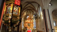 Blick auf den Altar in der Marktkirche St. Cosmas und Damian © EV. Kirche im NDR Foto: Jürgen Gutowski