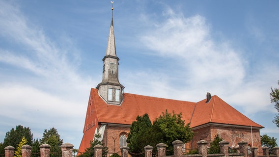 Die Kirche St. Jacobi in Neuenkirchen (Dithmarschen) © Kirche im NDR Foto: Christine Raczka