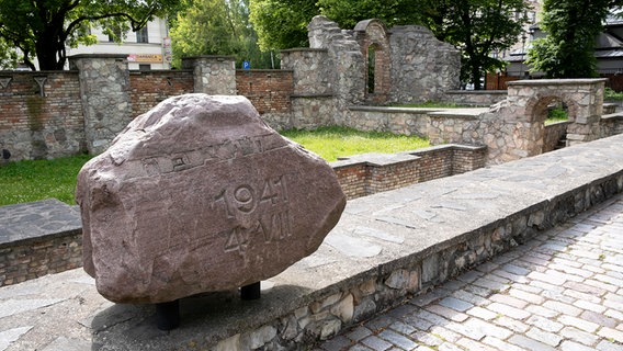 Holocaust-Denkmal in Riga © picture alliance / imageBROKER Foto: Werner Bachmeier