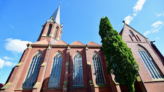 Die Pfarrkirche Sankt Bartholomäus in Essen/Oldenburg © Kirche im NDR 