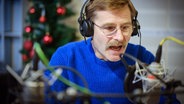 Rainer Frank bei der Aufnahme zum Weihnachtshörspiel 2024 © NDR Foto: Dethard Hilbig