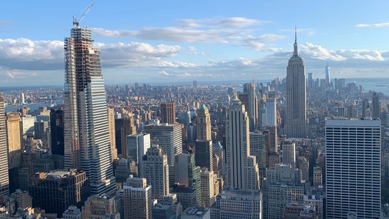 Skyline von New York mit Wolkenkratzern © ARD Foto: Torben Ostermann
