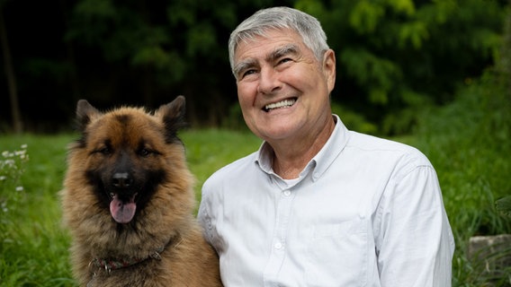 Kurt Kotrschal mit seinem Hund © Gianmaria Gava Foto: Gianmaria Gava