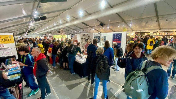 Verkaufsstände beim 21. Internationalen Comic Salon © NDR.de Foto: Mathias Heller
