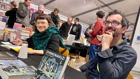 Kathrin Klingner und Sascha Hommer beim 21. Internationalen Comic Salon © NDR.de Foto: Mathias Heller