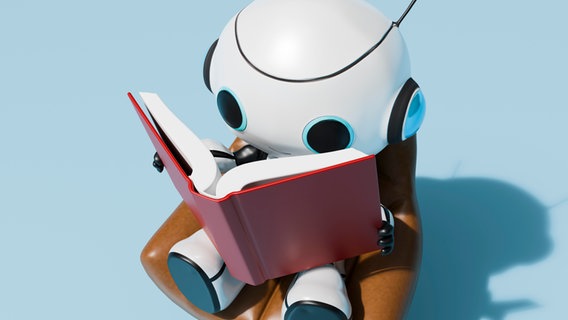 Roboter liest Buch vor blauem Hintergrund © picture alliance / Westend61 | George J Foto: George J