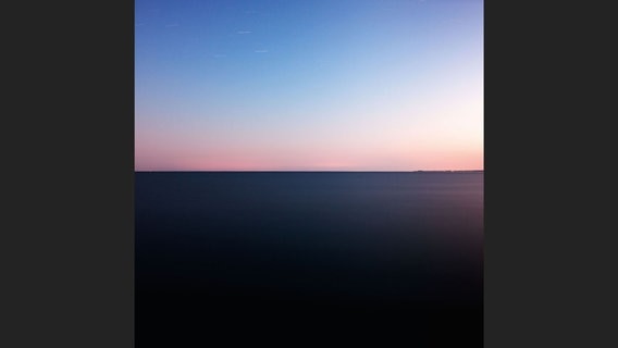 Lake Huron, 3-19-2011 7:32 pm © Steidl Verlag Foto: Lucinda Devlin