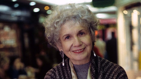 Alice Munro © dpa Bildfunk Foto: EPA/JERRY BAUER / EDITIONS DE L'OLIVIER