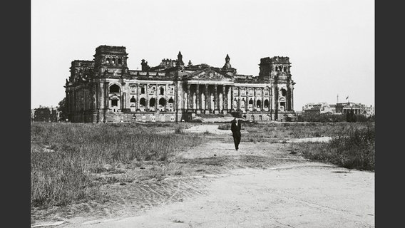 Bild aus "Die Bonner Republik" © akg-images/Erich Lessing 