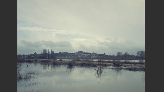 Abbildung aus "Die engen Wasser" © Elger Esser VG Bild-Kunst Bonn Foto: Elger Esser