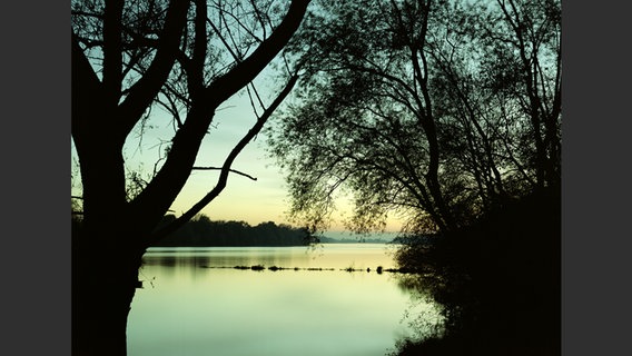 Abbildung aus "Die engen Wasser" © Elger Esser VG Bild-Kunst Bonn Foto: Elger Esser