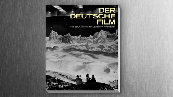 Buchcover: "Der deutsche Film. Aus den Archiven der Deutschen Kinemathek" © Hatje Cantz Verlag 