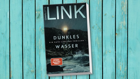 Cover: Charlotte Link, "Dunkles Wasser“ © Penguin 