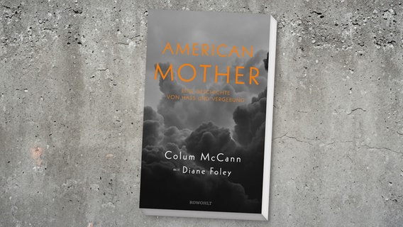 Cover: Colum McCann / Diane Foley,  "American Mother" © Rowohlt 