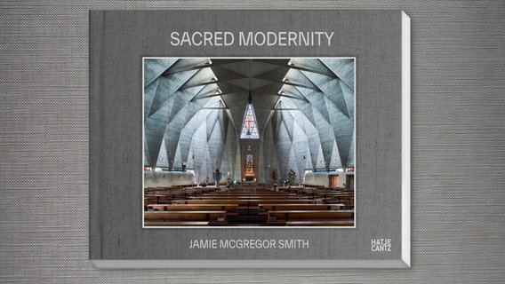 Cover: Jamie McGregor Smith "Sacred Modernity- The Holy Embrace of Modernist Architecture" © hatje Cantz 