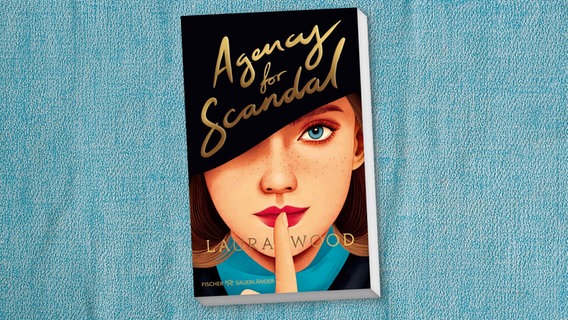 Zu sehen ist das Cover des Buchs Laura Wood "Agency of Scandal" © Fischer Sauerländer 