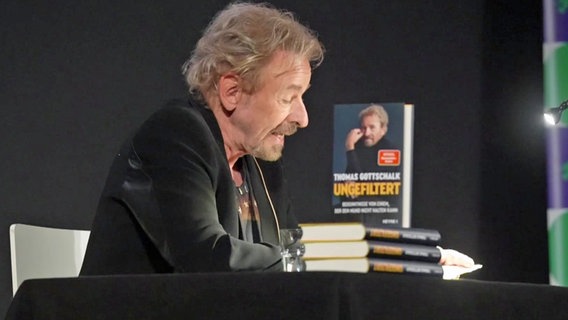 Thomas Gottschalk liest aus seinem Buch "Ungefiltert" © NDR 