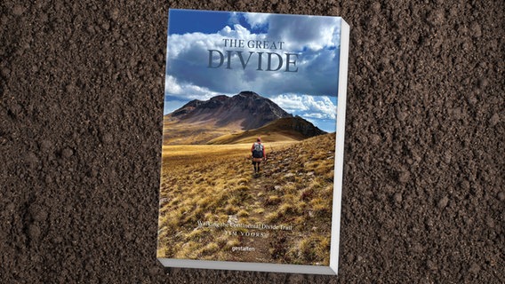 Cover des Buches "The Great Divide" von Tim Voors © gestalten Verlag 
