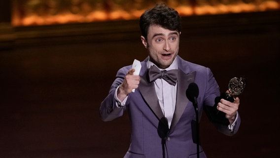 Daniel Radcliff erhält Tony Award © picture alliance / Charles Sykes/Invision/AP | Charles Sykes Foto: Charles Sykes